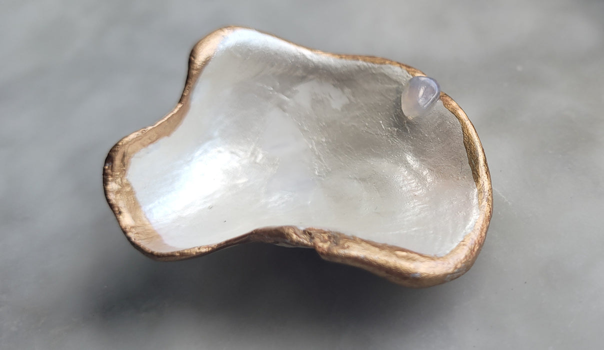 Oyster Trinket Dish Pearl Paint with Gold Leaf Paint and Blue Lace Agate (approx. 1.5 in.)