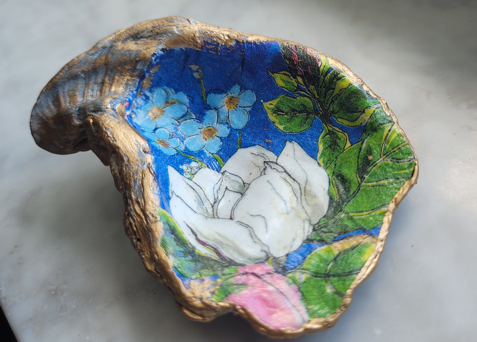 Shell Trinket Dish Blue Floral Pattern with Gold Leaf Detail (3 in.)