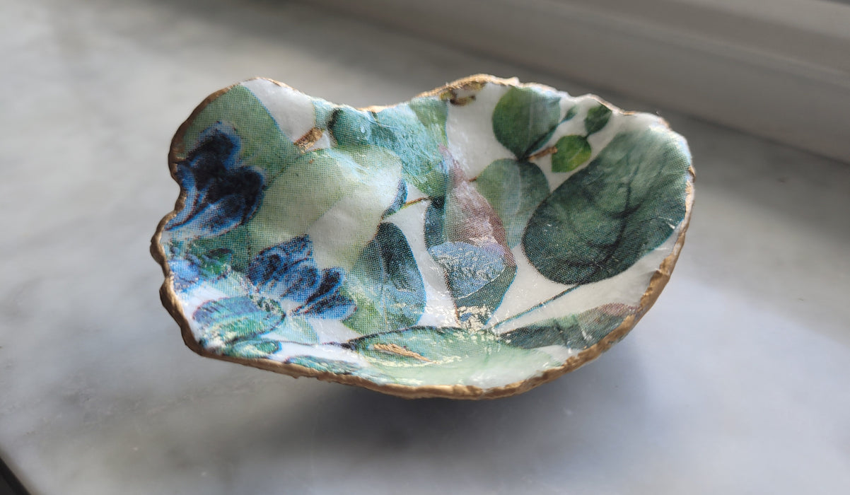 Oyster Trinket Dish Green Botanical with Gold Leaf Paint (3 in.)